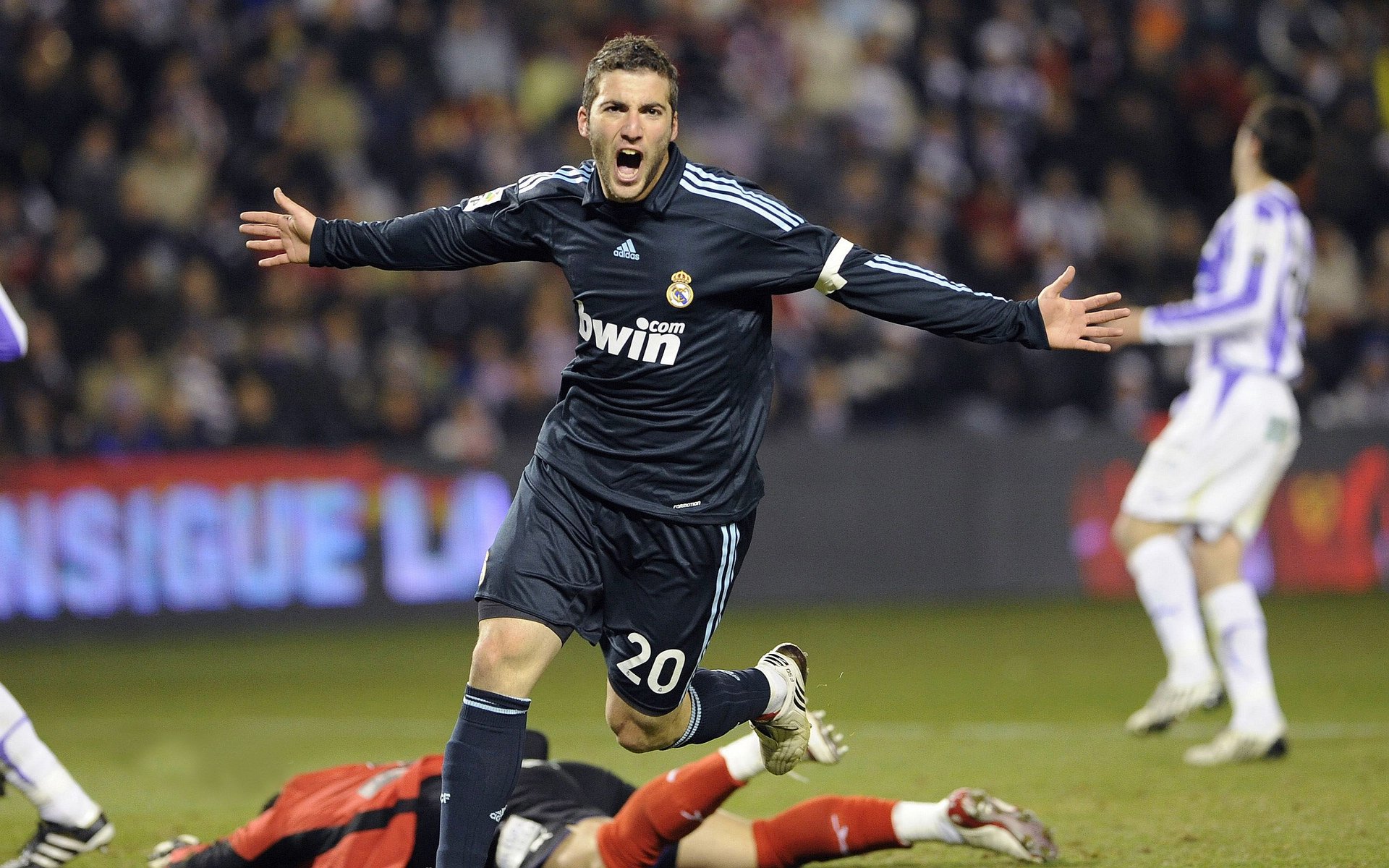 保罗存在感拉满，老鹰翻盘开拓者，一场关于存在的篮球哲学