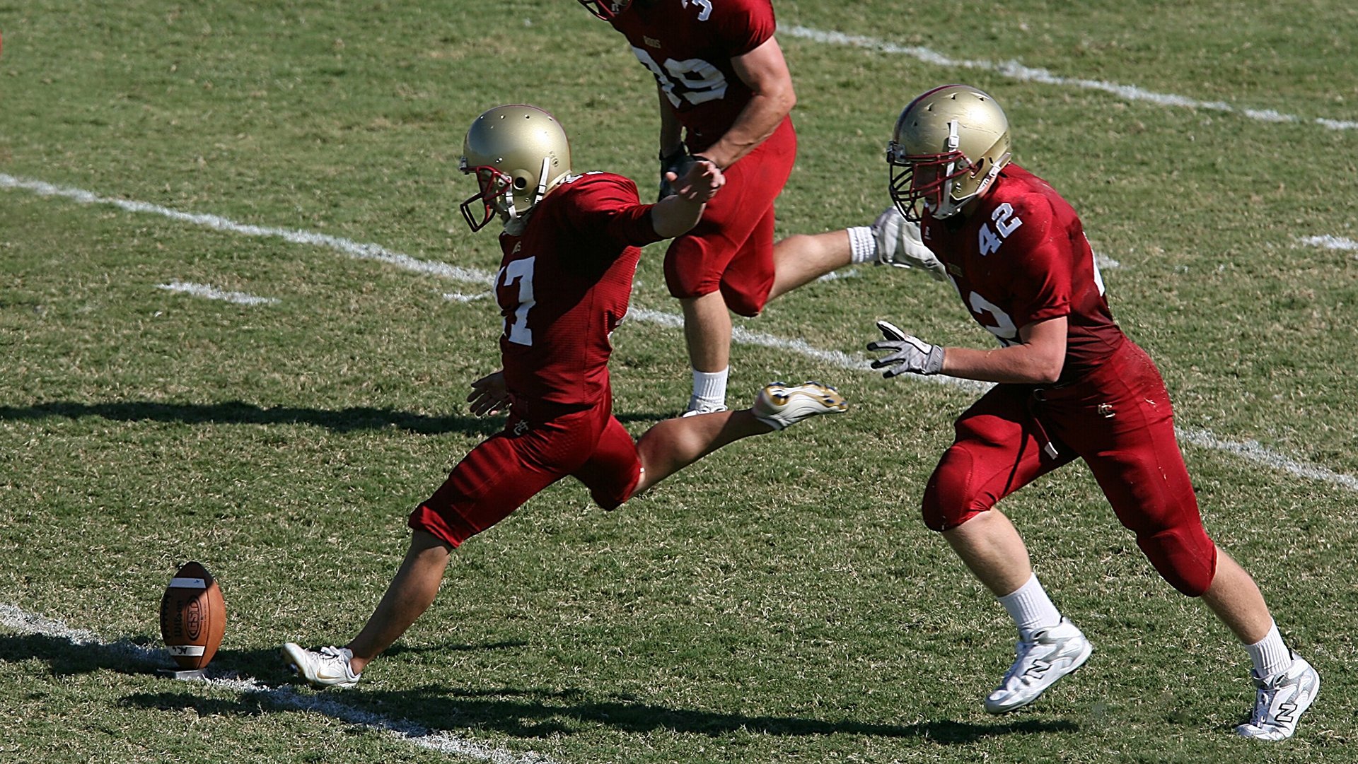 开云体育下载-NBA总决赛之夜，劳塔罗彻底打爆防线，当足球锋霸闯入篮球圣殿